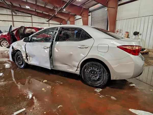 5YFBURHE4JP842123 2018 TOYOTA COROLLA - Image 2