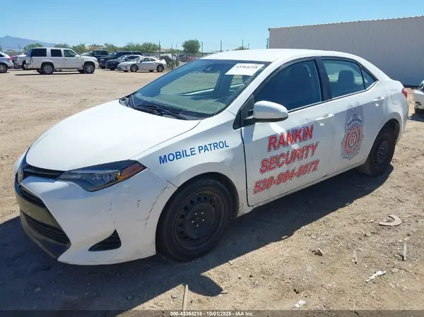 5YFBURHE4JP843014 2018 TOYOTA COROLLA - Image 2