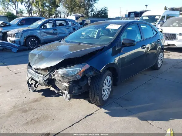 5YFBURHE4JP843918 2018 TOYOTA COROLLA - Image 2