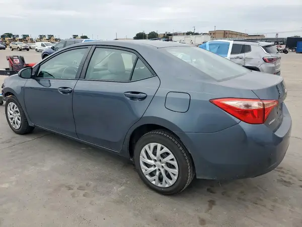 5YFBURHE4JP844762 2018 TOYOTA COROLLA - Image 2