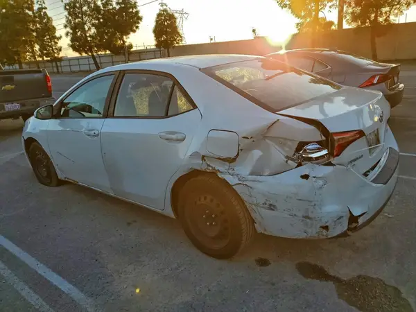 5YFBURHE4JP845314 2018 TOYOTA COROLLA - Image 2