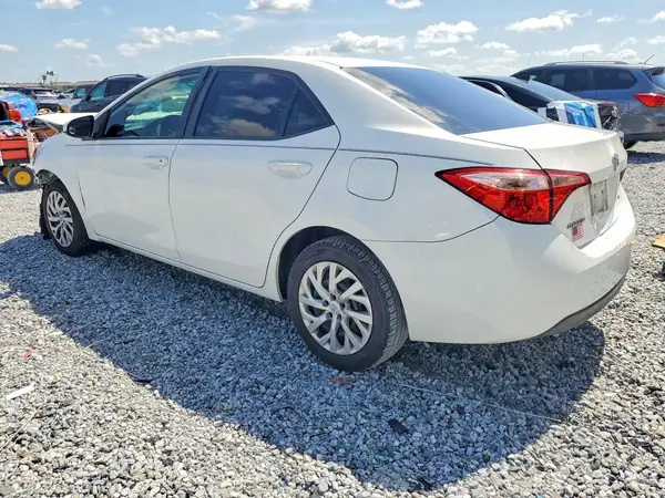 5YFBURHE4JP845636 2018 TOYOTA COROLLA - Image 2