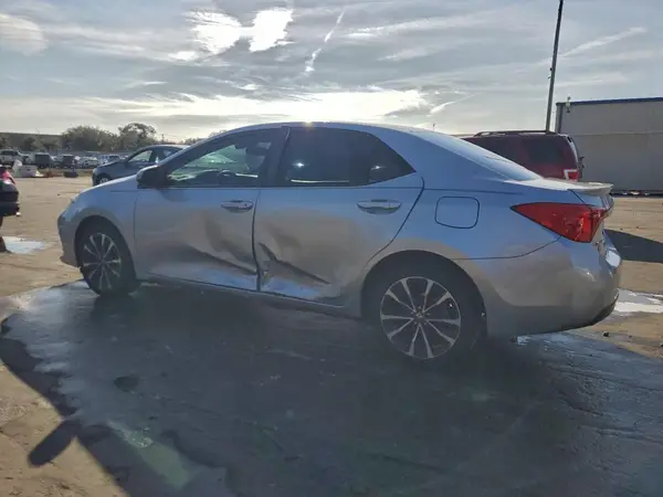 5YFBURHE4JP846804 2018 TOYOTA COROLLA - Image 2