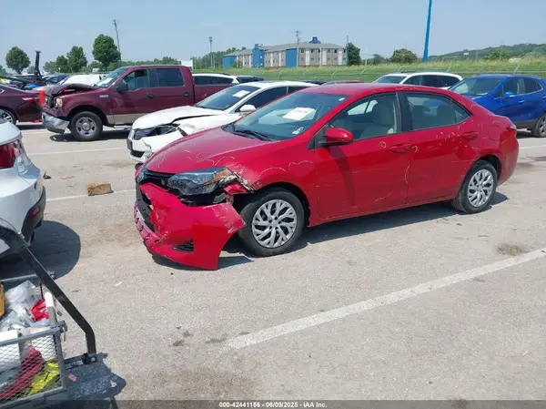 5YFBURHE4JP847127 2018 TOYOTA COROLLA - Image 2
