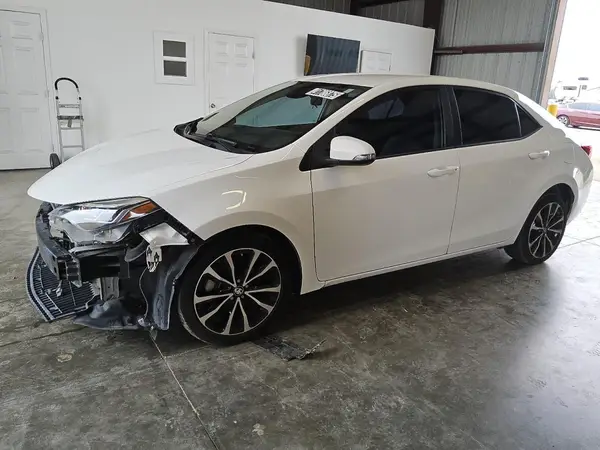 5YFBURHE4JP847385 2018 TOYOTA COROLLA - Image 1