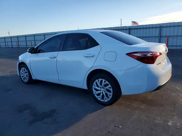 5YFBURHE4JP850206 2018 TOYOTA COROLLA - Image 2