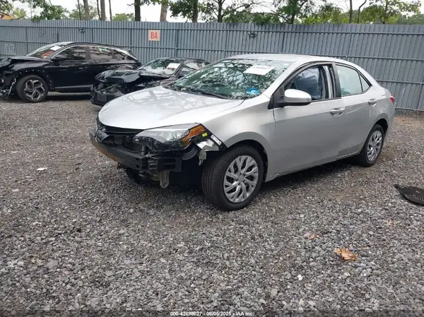 5YFBURHE4JP855647 2018 TOYOTA COROLLA - Image 2