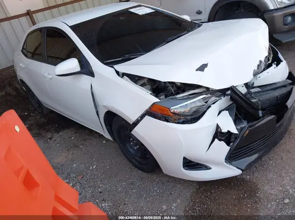 5YFBURHE4JP855650 2018 TOYOTA COROLLA - Image 1