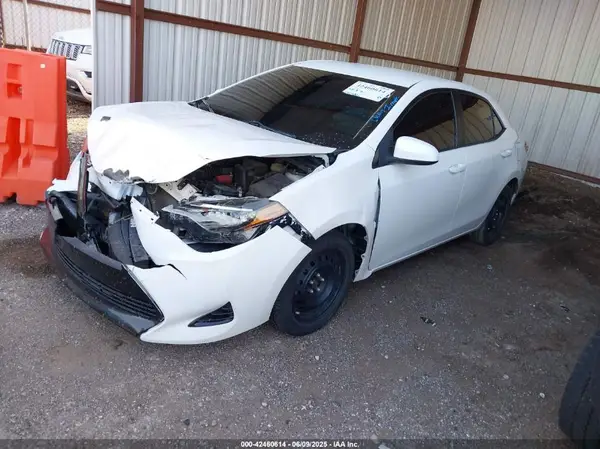 5YFBURHE4JP855650 2018 TOYOTA COROLLA - Image 2