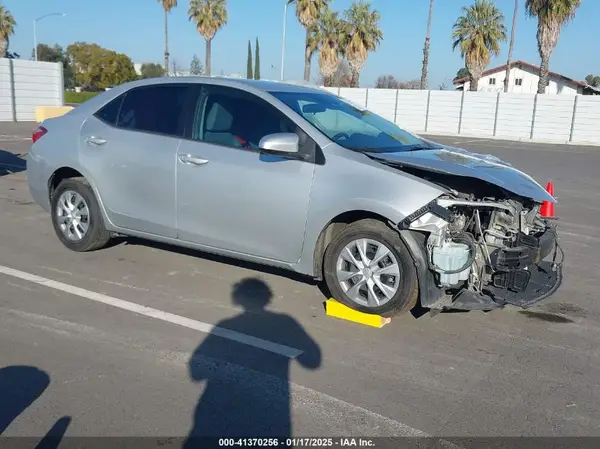 5YFBURHE4KP857528 2019 TOYOTA COROLLA - Image 1