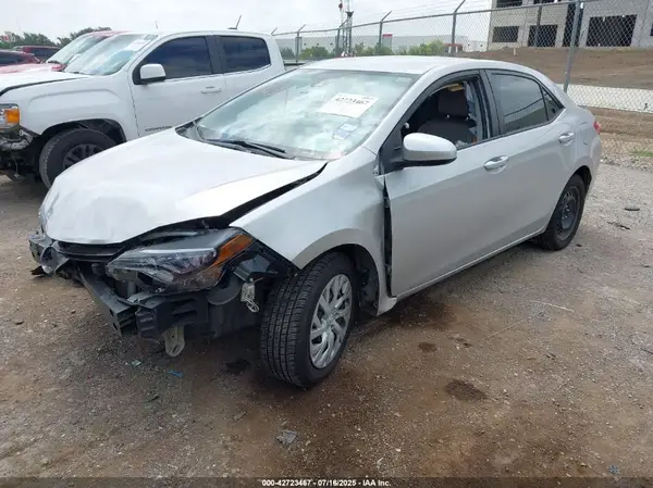 5YFBURHE4KP859943 2019 TOYOTA COROLLA - Image 2