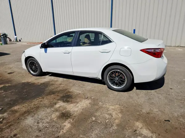 5YFBURHE4KP877052 2019 TOYOTA COROLLA - Image 2