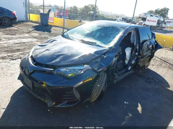 5YFBURHE4KP879965 2019 TOYOTA COROLLA - Image 2
