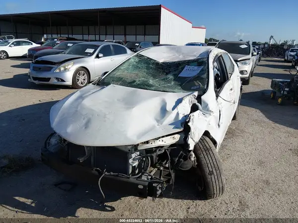 5YFBURHE4KP885247 2019 TOYOTA COROLLA - Image 2