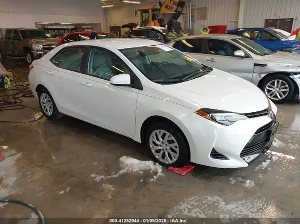 5YFBURHE4KP889265 2019 TOYOTA COROLLA - Image 1