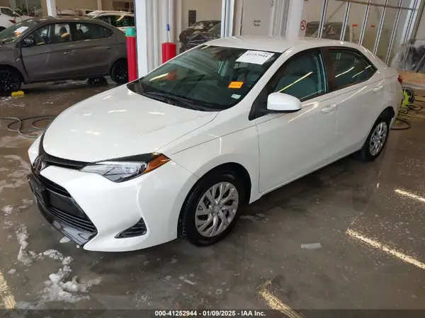 5YFBURHE4KP889265 2019 TOYOTA COROLLA - Image 2