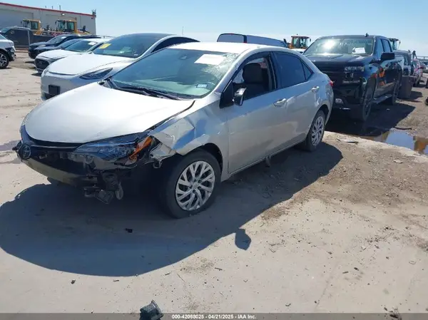 5YFBURHE4KP907117 2019 TOYOTA COROLLA - Image 2