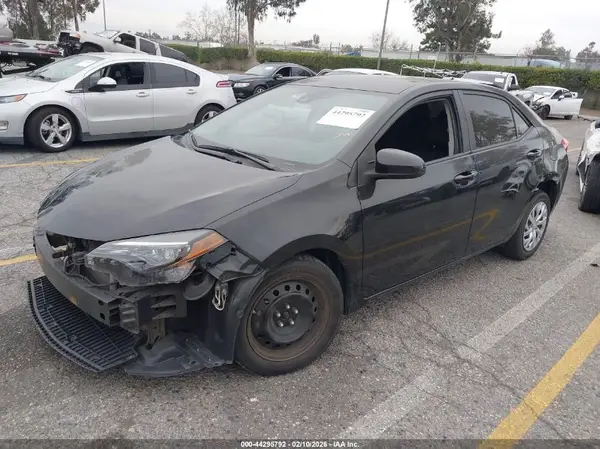 5YFBURHE4KP918196 2019 TOYOTA COROLLA - Image 2