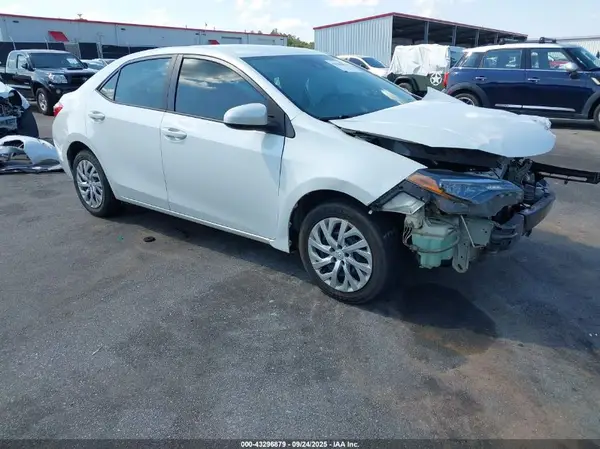5YFBURHE4KP924676 2019 TOYOTA COROLLA - Image 1