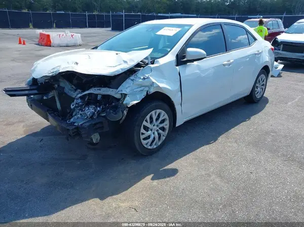 5YFBURHE4KP924676 2019 TOYOTA COROLLA - Image 2