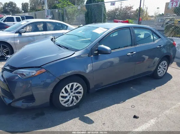 5YFBURHE4KP935659 2019 TOYOTA COROLLA - Image 2