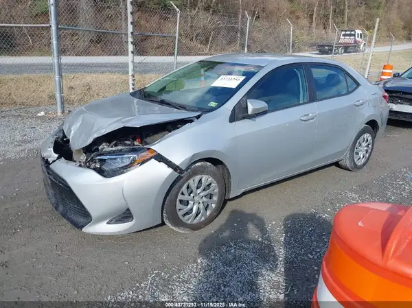 5YFBURHE4KP938111 2019 TOYOTA COROLLA - Image 2