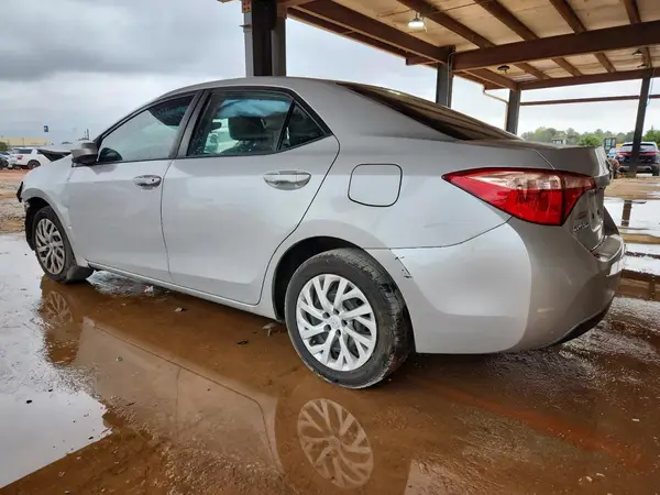 5YFBURHE4KP946015 2019 TOYOTA COROLLA - Image 2