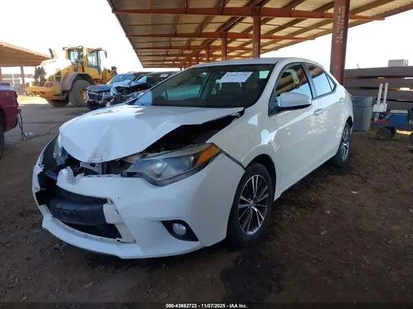 5YFBURHE5GP380230 2016 TOYOTA COROLLA - Image 2