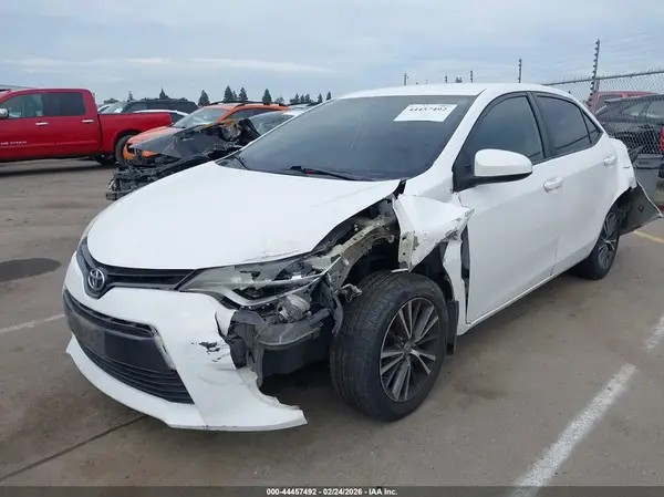 5YFBURHE5GP444086 2016 TOYOTA COROLLA - Image 2