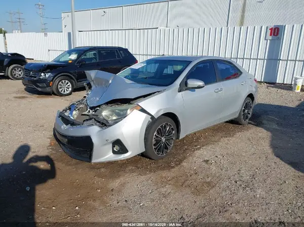 5YFBURHE5GP471028 2016 TOYOTA COROLLA - Image 2