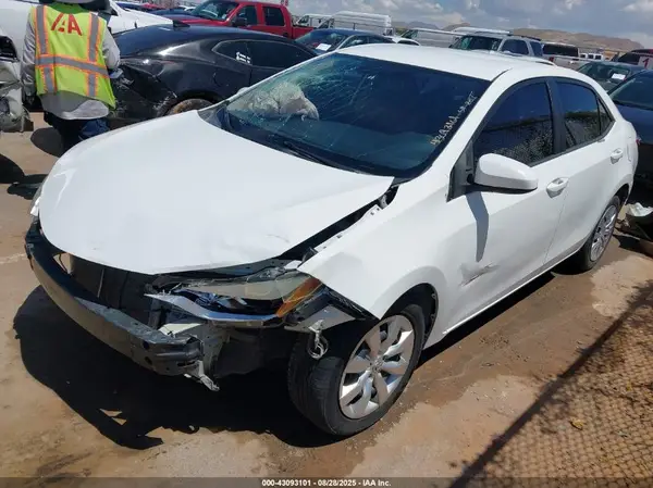 5YFBURHE5GP473913 2016 TOYOTA COROLLA - Image 2