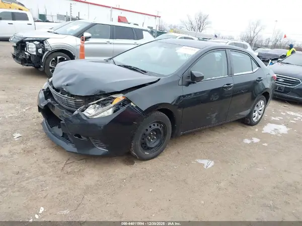 5YFBURHE5GP478755 2016 TOYOTA COROLLA - Image 2