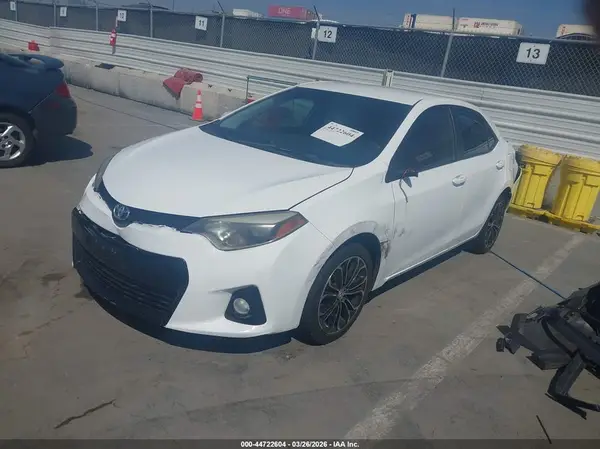 5YFBURHE5GP490940 2016 TOYOTA COROLLA - Image 2