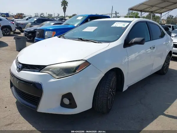 5YFBURHE5GP557908 2016 TOYOTA COROLLA - Image 2