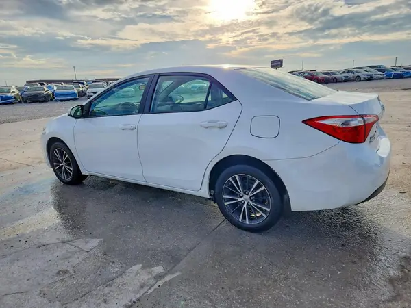 5YFBURHE5GP567063 2016 TOYOTA COROLLA - Image 2
