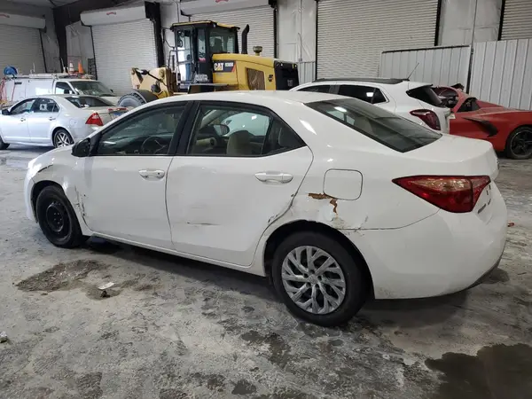 5YFBURHE5HP569154 2017 TOYOTA COROLLA - Image 2