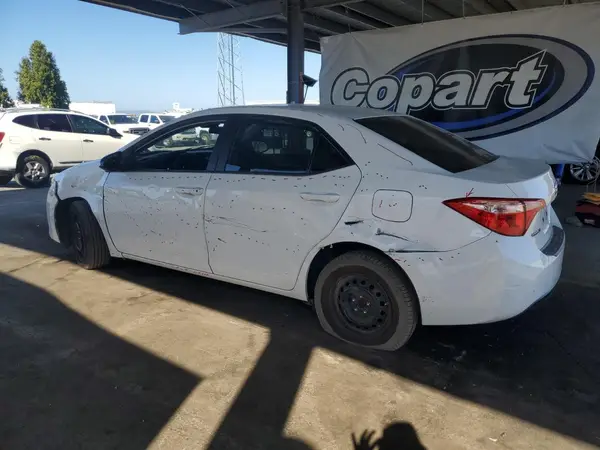 5YFBURHE5HP569493 2017 TOYOTA COROLLA - Image 2