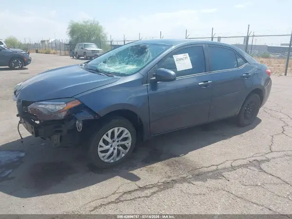 5YFBURHE5HP569882 2017 TOYOTA COROLLA - Image 2