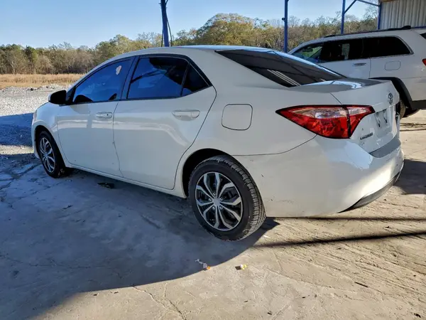 5YFBURHE5HP570983 2017 TOYOTA COROLLA - Image 2
