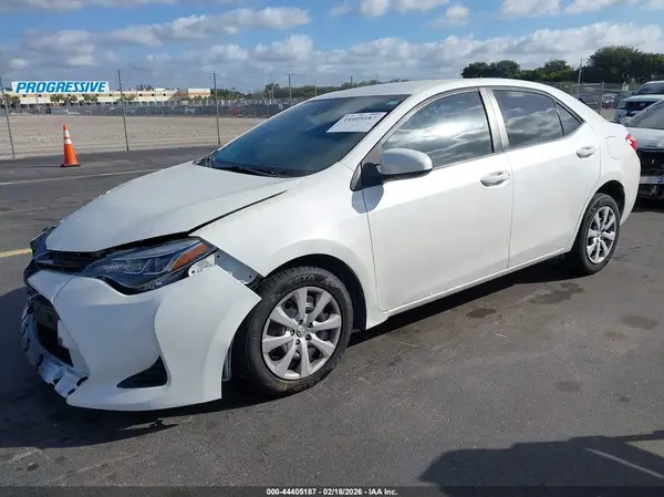 5YFBURHE5HP573091 2017 TOYOTA COROLLA - Image 2