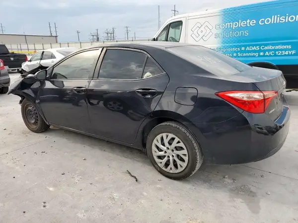 5YFBURHE5HP574497 2017 TOYOTA COROLLA - Image 2