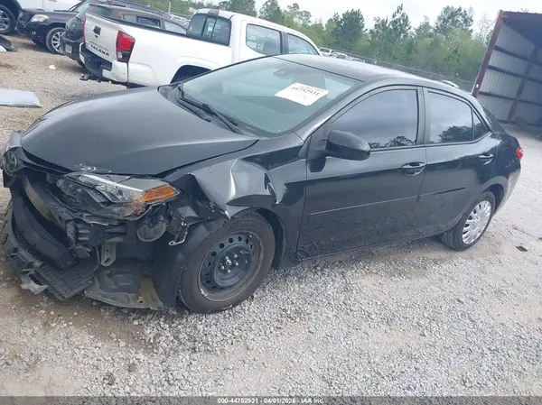 5YFBURHE5HP576010 2017 TOYOTA COROLLA - Image 2