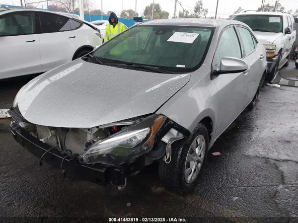 5YFBURHE5HP577075 2017 TOYOTA COROLLA - Image 2