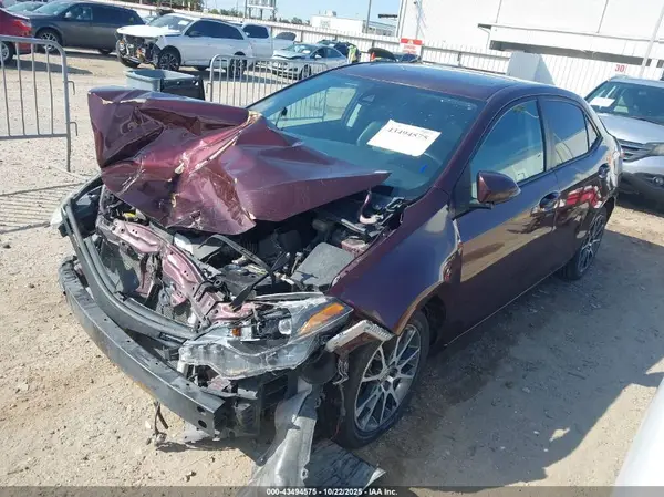 5YFBURHE5HP585113 2017 TOYOTA COROLLA - Image 2