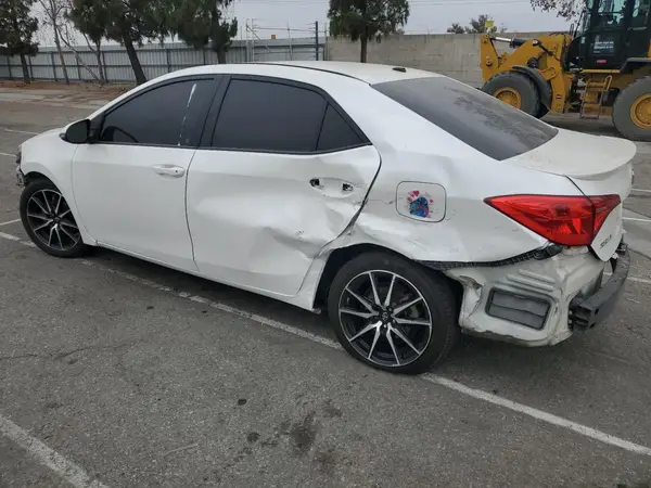 5YFBURHE5HP589923 2017 TOYOTA COROLLA - Image 2