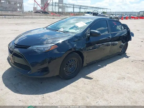 5YFBURHE5HP590845 2017 TOYOTA COROLLA - Image 2