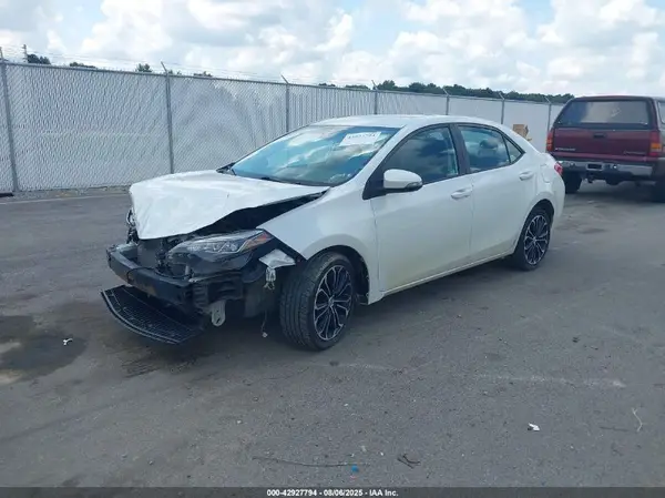 5YFBURHE5HP593082 2017 TOYOTA COROLLA - Image 2