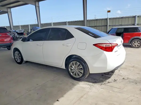 5YFBURHE5HP593387 2017 TOYOTA COROLLA - Image 2