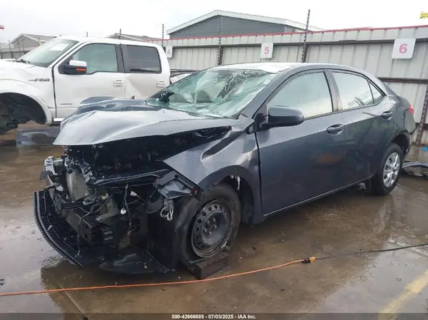 5YFBURHE5HP593860 2017 TOYOTA COROLLA - Image 2
