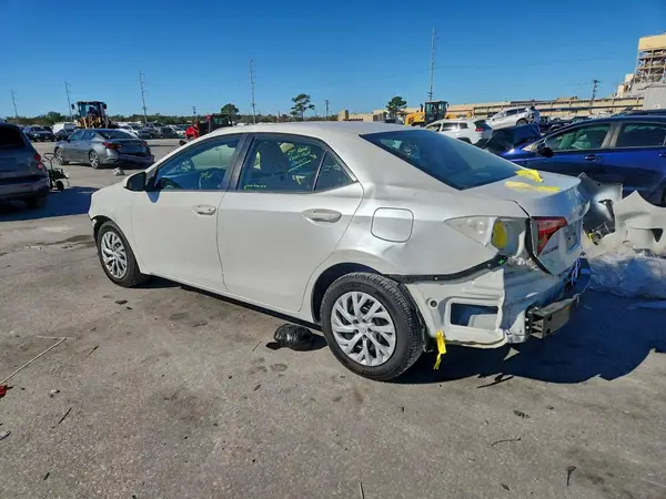 5YFBURHE5HP595883 2017 TOYOTA COROLLA - Image 2